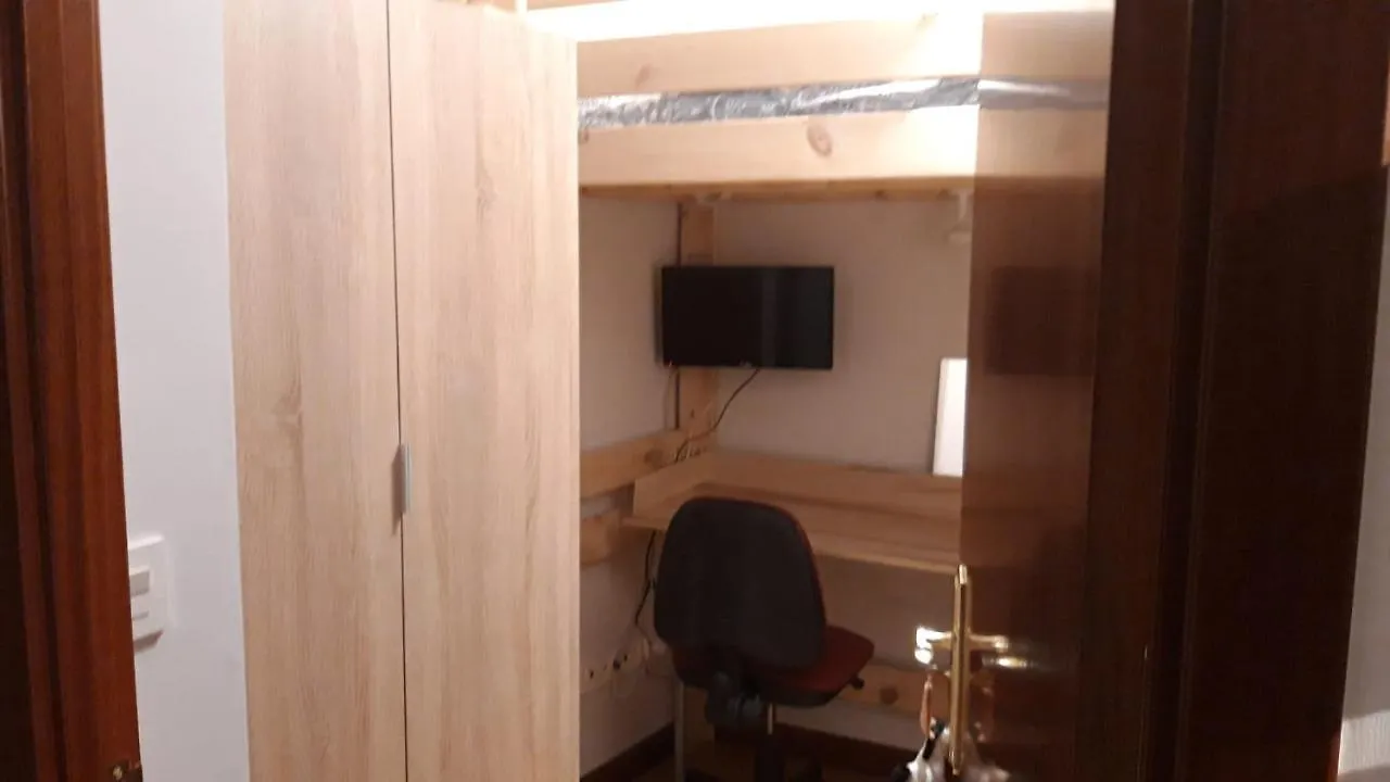 Habitación en casa particular HABITACIÓN INDIVIDUAL con TV centro BILBAO